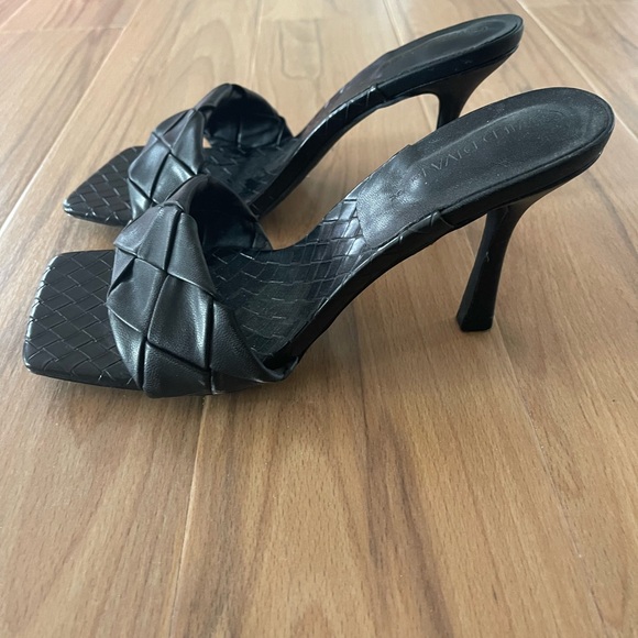 Cute black heels! I purchased them last summer, but I only wore them twice - Picture 2 of 3